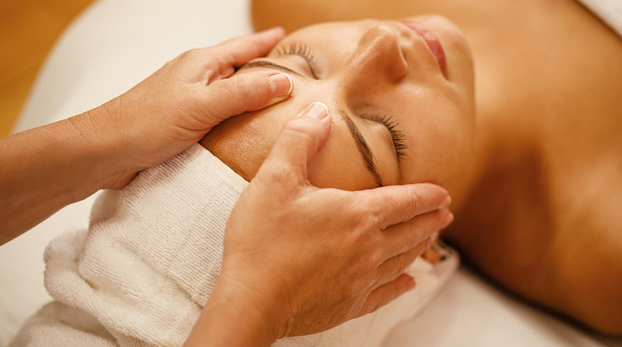 Head massage in Broadway